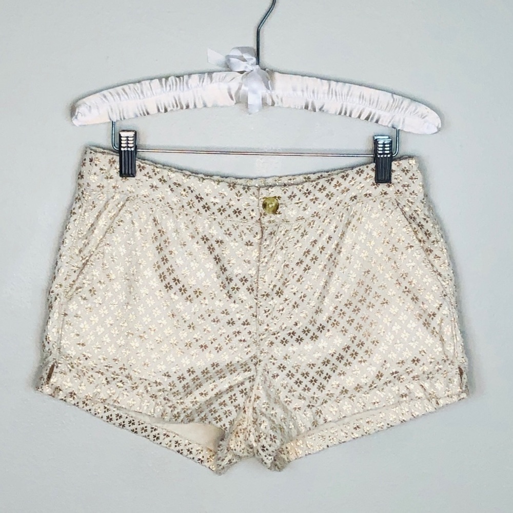 A&F creamy embroidery shorts